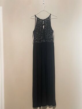 Sleeveless Black Lace Maxi Dress with Keyhole Back
